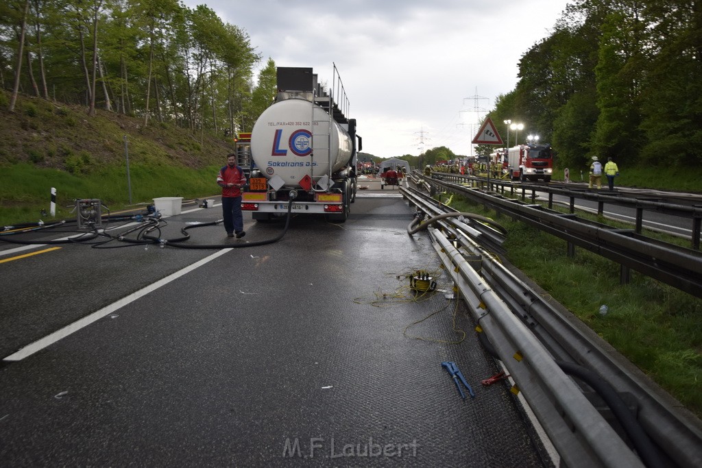 VU Gefahrgut LKW umgestuerzt A 4 Rich Koeln Hoehe AS Gummersbach P277.JPG - Miklos Laubert